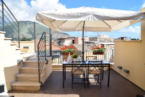 Отель Palermo Holidays  Монделло